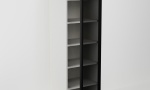Vysoká skříňka s dvířkem z ALU rámečku (v. 160cm)