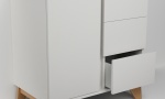 Skříňka se třemi zásuvkami a jedním dvířkem