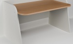 Dětský stůl s nastavitelnou výškou desky
